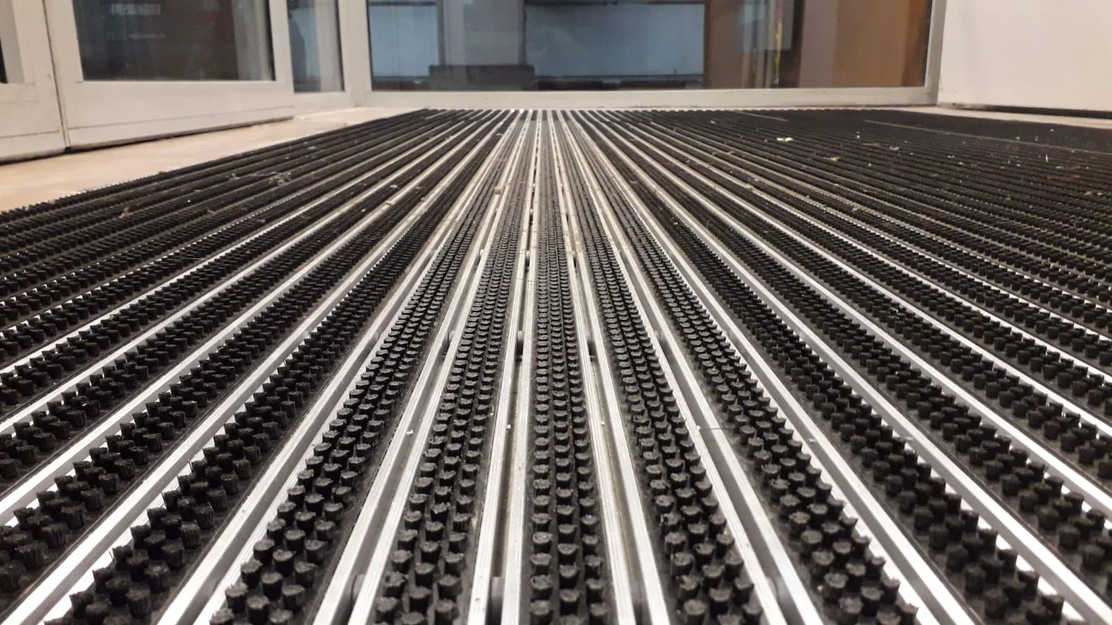 Kājslauķis ABI Alucable ar birstēm, 1000 x 600 mm